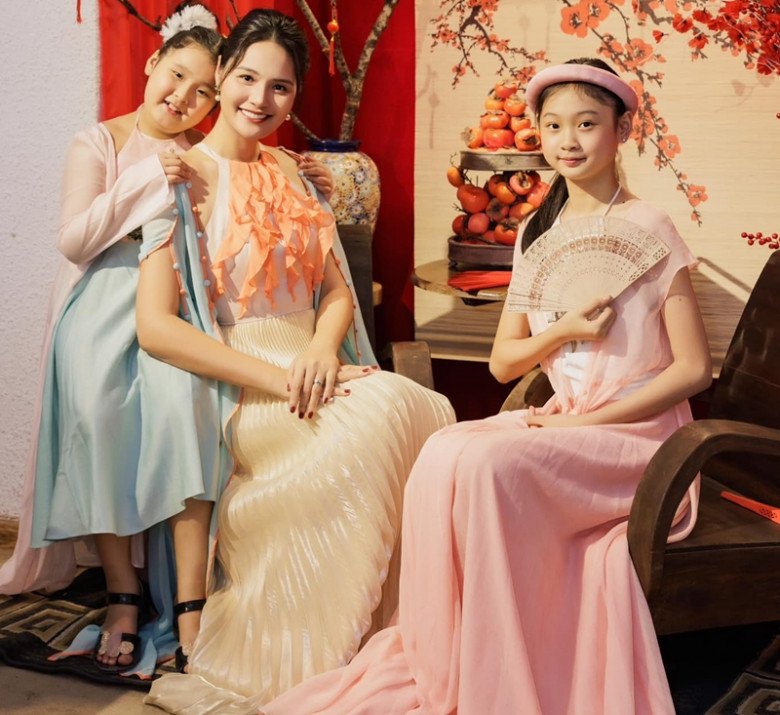 Hoa hậu Hương Giang sinh 2 con gái xinh đẹp với chồng Trung Quốc, 1 bé giống bố 1 bé giống mẹ - 6