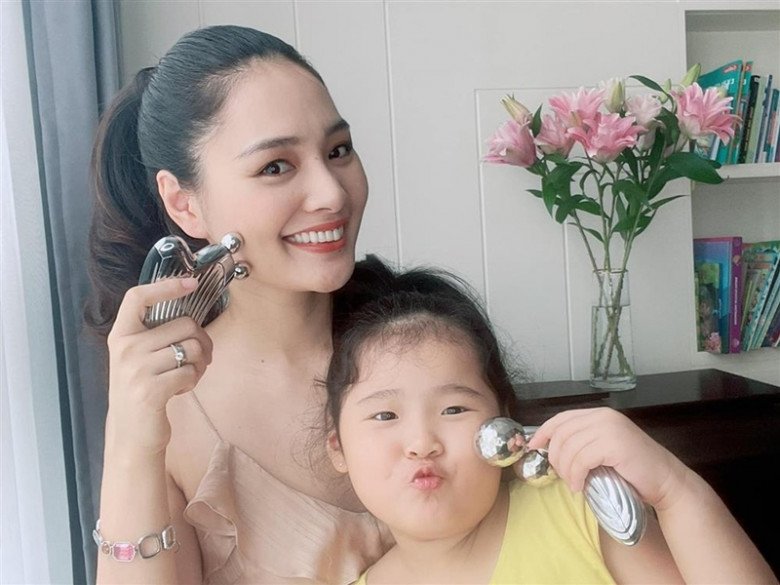 Hoa hậu Hương Giang sinh 2 con gái xinh đẹp với chồng Trung Quốc, 1 bé giống bố 1 bé giống mẹ - 9