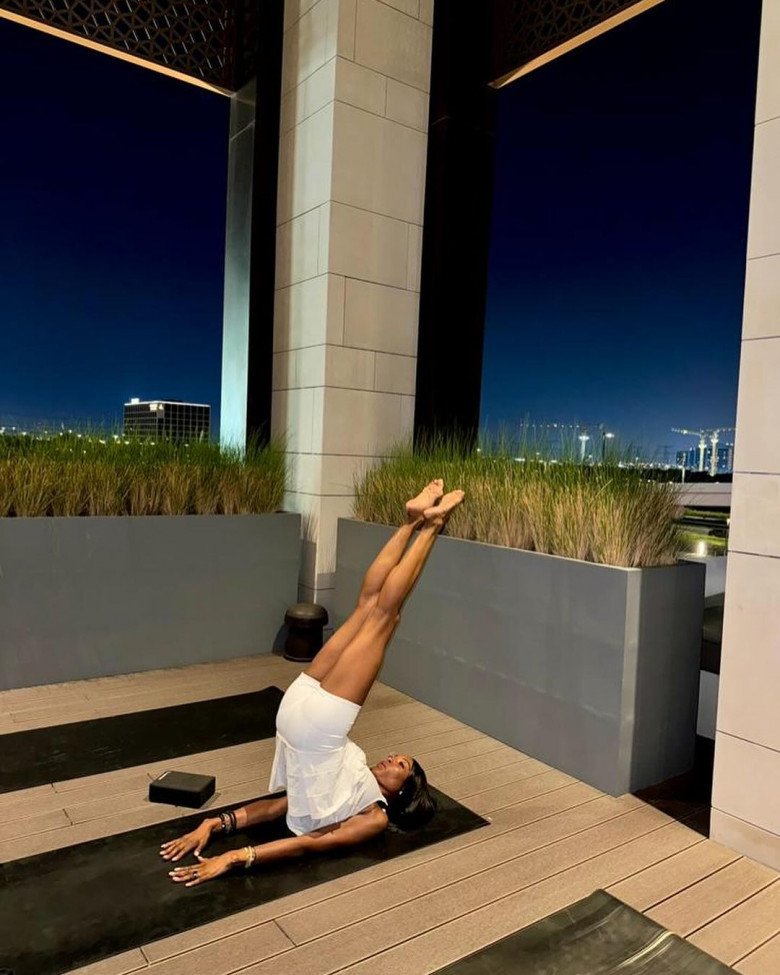 Yoga là bộ môn mang đến cho báo đen cơ thể dẻo dai, sức mạnh và sức bền cần thiết cho người sống trong môi trường áp lực cao, đang căng thẳng về cuộc sống