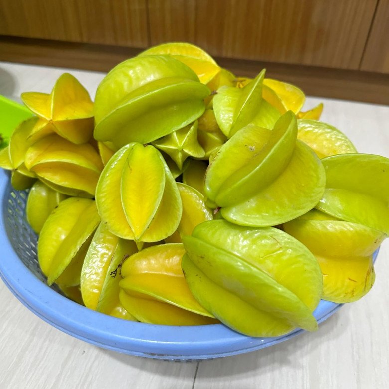 Nếu trước đây quả khế chua ít ai ngó ngàng, rụng đầy gốc thì giờ đây chúng được nhiều người tìm mua