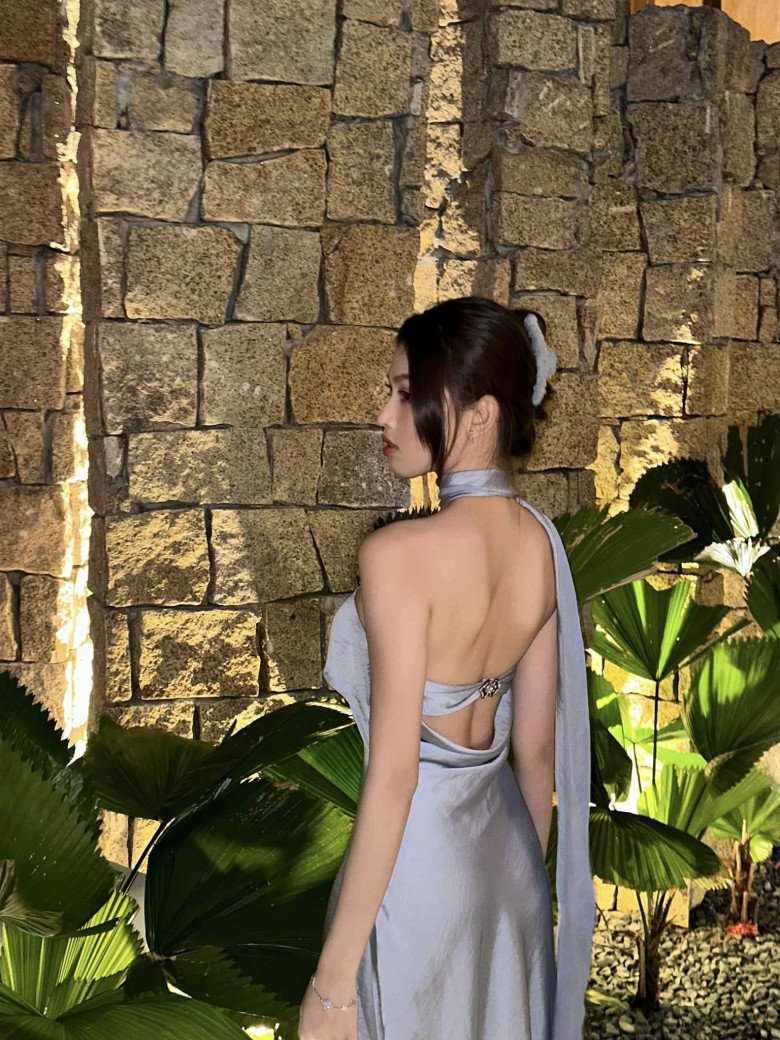 Cô nàng cũng trau dồi thêm các kĩ năng và luôn xuất hiện ấn tượng tại các sự kiện giải trí. Mỗi lần xuất hiện, Ngọc Thảo lại gây trầm trồ với sắc vóc mặn mà.