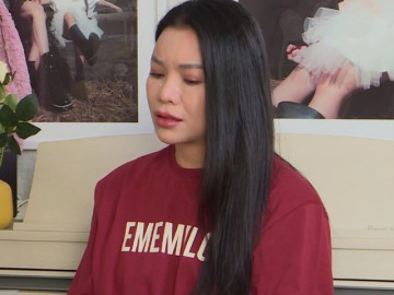 Trà Ngọc Hằng khóc nghẹn nhớ cảnh quỳ xuống chân bố, bỏ nhà đi lập nghiệp từ năm 14 tuổi