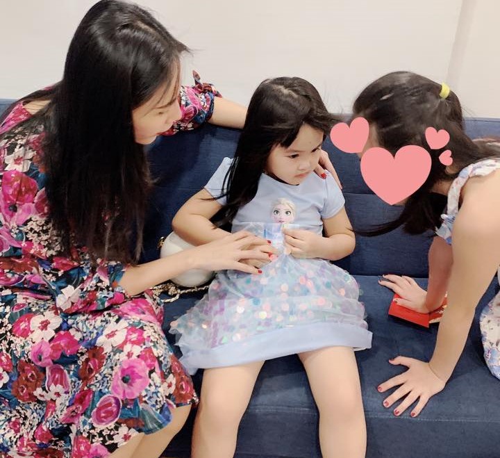 7 năm làm việc ở Singapore kiếm tiền nuôi con, Hoa khôi sinh viên là em gái Công Vinh lãi cô con gái xinh hệt mẹ - 7