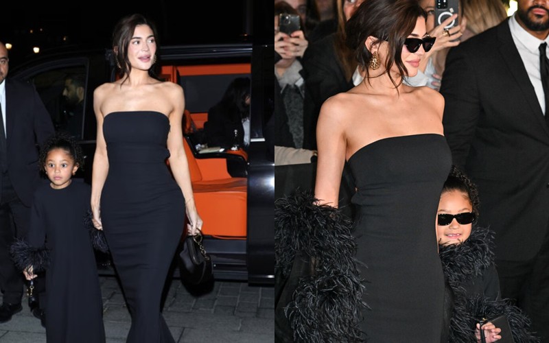 Không còn ăn diện hở hang táo bạo, tại suốt tuần lễ thời trang diễn ra tại Paris, Kylie Jenner luôn chọn thiết kế gợi cảm nhưng giữ được nét sang trọng. Đến show diễn của Valentino, mỹ nhân 9X theo đuổi style Hollywood cổ điển.
