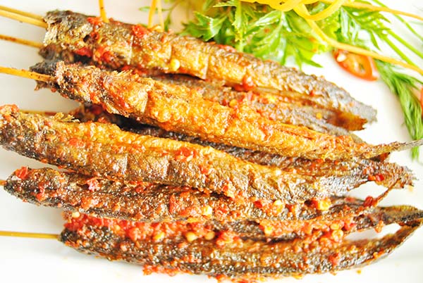 Loại cá ở quê xưa ít người biết đến, nay đem phơi khô thành đặc sản được ưa chuộng dịp Tết, giá 500.000 đồng/kg - 2