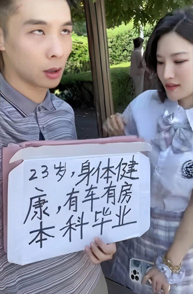 Mẹ 40 tuổi trắng nõn bị nhầm là bạn của con trai vì quá trẻ, đưa con đi tìm vợ mà ai cũng hỏi làm quen mẹ - 4