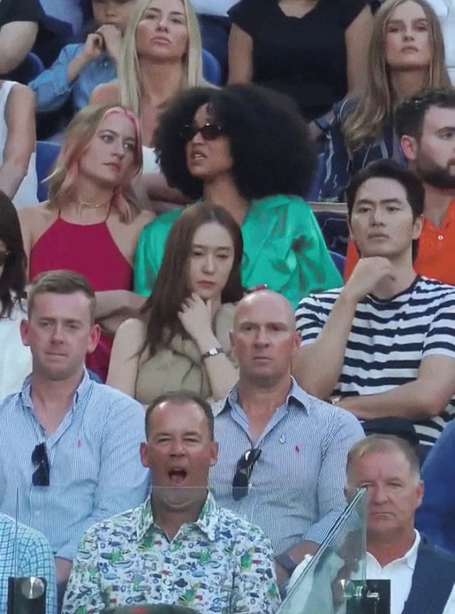 Nhiều người cho rằng Krystal và Lee Jin Wook hẹn hò nhưng thực chất cả hai chỉ tham gia sự kiện của nhãn hàng.