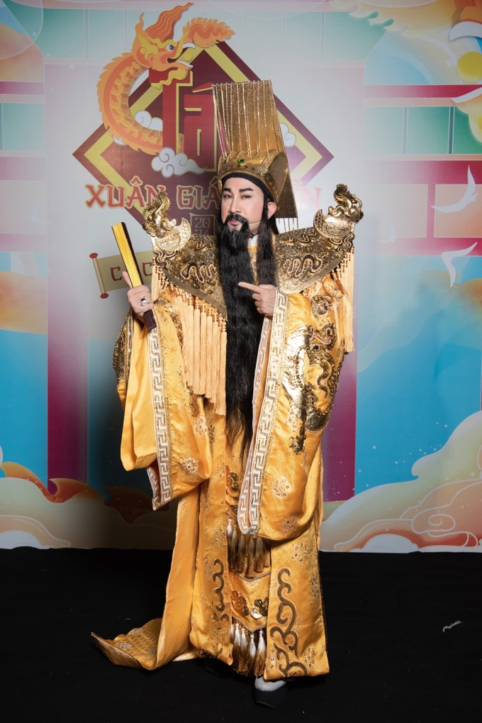 NSƯT Kim Tử Long vào vai Ngọc Hoàng.