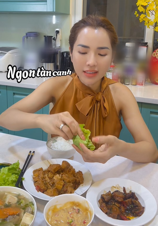 Vợ xinh của Ưng Hoàng Phúc khoe bữa ăn chay khiến chồng gắp tới tấp, tiết lộ thói quen đặc biệt của nam ca sĩ - 6