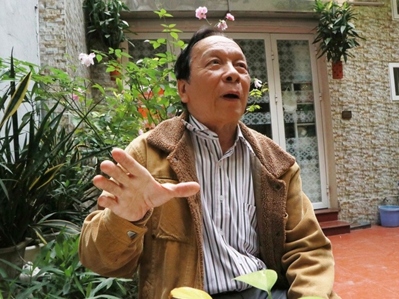 Dù đã ở tuổi 80 nhưng ông Phạm Giao (ở 115 phố Hàng Bạc, Hoàn Kiếm, Hà Nội) vẫn rất minh mẫn và khỏe mạnh. Ở ngoài, ông Giao là người bình dị, gần gũi, ít ai biết được rằng ông từng là con nhà đại gia buôn vàng giàu nổi tiếng đất Bắc 60 năm về trước.
