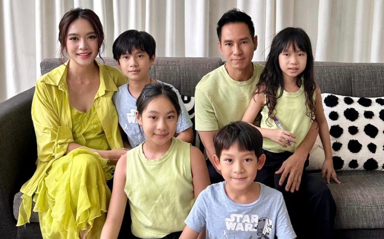 Tuy đông con nhưng cả 4 bé nhà nam đạo diễn Lật mặt đều cực kỳ ngoan ngoãn, hiểu chuyện và tình cảm.