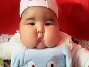 Gửi con về trước Tết cho bà nội chăm sóc, 1 tháng sau nữ giám đốc khóc hận khi nhìn thấy bộ dạng đứa trẻ