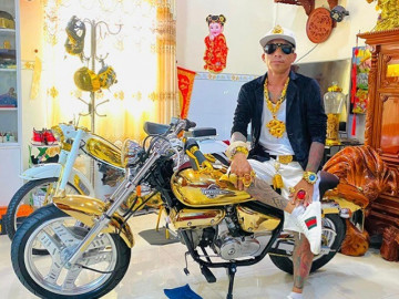 Đại gia An Giang đeo 50 cây vàng trên người gây xôn xao MXH cách đây 2 năm giờ ra sao?