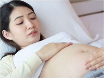 Vì sao mẹ bầu không nên nằm ngửa cả đêm từ tuần thứ 20 trở đi?