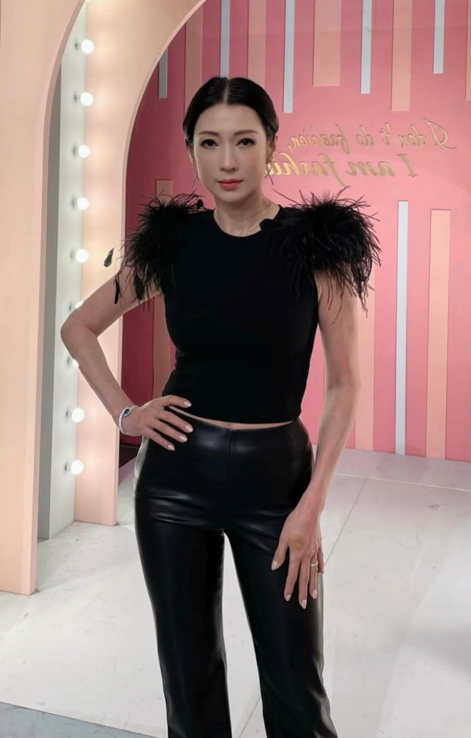 Nhiều người khuyên Ôn Thúy Bình chủ động ly hôn.