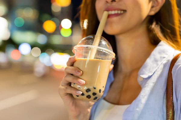 Uống một ly đồ uống nhiều đường mỗi ngày sẽ tăng nguy cơ ung thư ruột cao hơn 32% khi trưởng thành. (Ảnh minh họa)