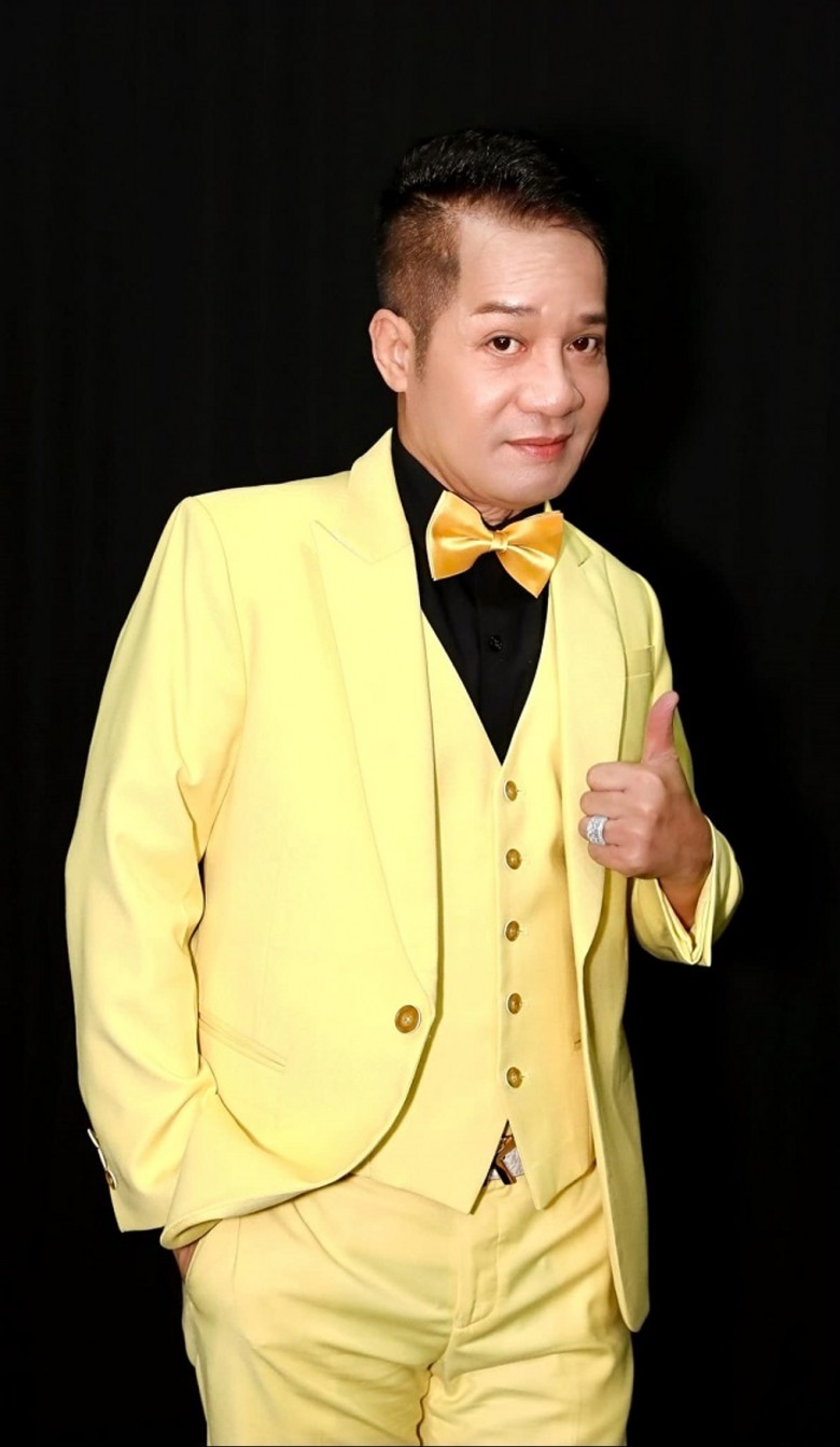 Yêu thích diễn nhưng không đủ ngoại hình, Minh Nhí đã theo học lớp đào tạo đạo diễn của Trường Nghệ thuật Sân khấu 2.