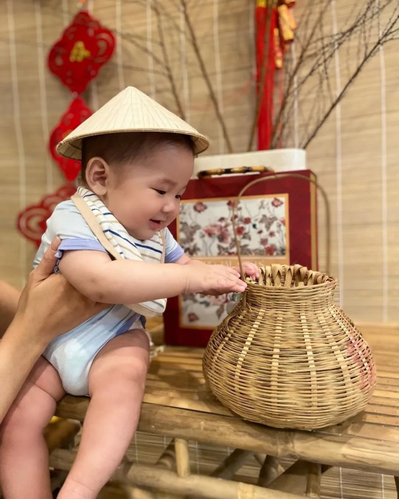 Sao Việt 24h: amp;#34;Phu nhân tổng tàiamp;#34; Phương Oanh bế bụng bầu song thai dự tiệc cuối năm cùng chồng và 2 con riêng Shark Bình - 5