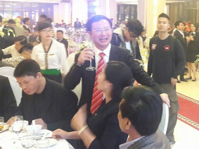 Năm 2015, đại gia Đỗ Thành Trung gây xôn xao dư luận khi tổ chức đám cưới "khủng" cho con trai. Đám cưới có 1.200 khách mời, được tổ chức tại khách sạn lớn nhất tỉnh Quảng Ninh. Ước tính chi phí cơ bản của tiệc cưới đã lên đến 2 tỷ đồng.
