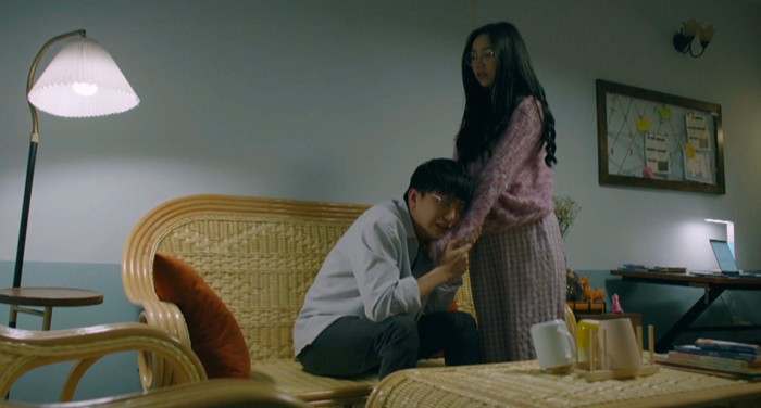 Chúng Ta Của 8 Năm Sau preview tập 39: Nguyệt mềm lòng trước sự ân cần của Tùng.