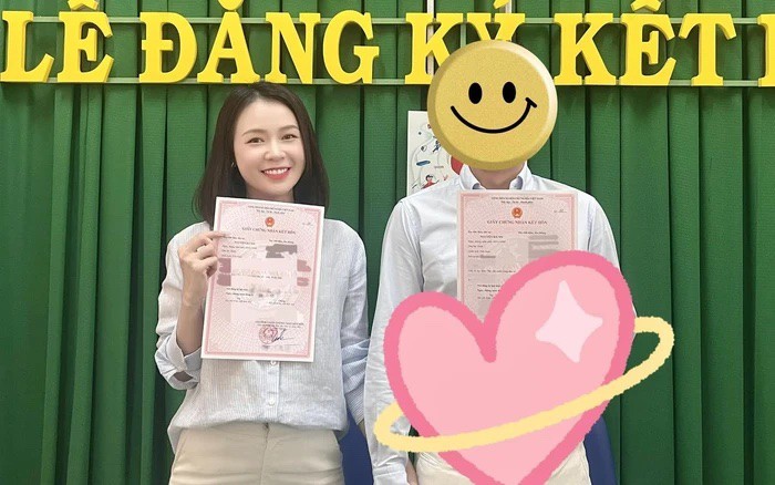 Sam khoe ảnh đã đăng ký kết hôn với bạn trai.