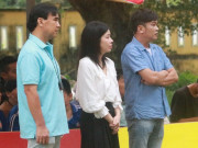 Giải trí - MC Quyền Linh, Vũ Ngọc Ánh khóc nghẹn trước cảnh bé gái mất cha, mẹ bệnh nên phải nấu mì thay canh ăn với cơm qua ngày