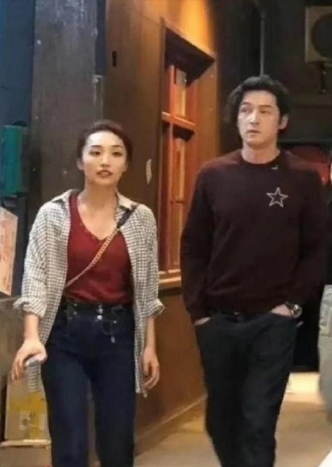 Anh khá kín tiếng không nhắc về vợ.