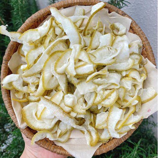 Mứt vỏ bưởi đang được nhiều người tìm mua dịp Tết Nguyên đán năm nay