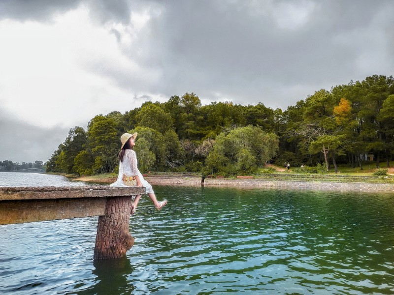 Công viên hồ Thủy Tiên là điểm tham quan tại Huế được nhiều người biết đến nhất với vẻ đẹp ma quái nhưng vô cùng hấp dẫn và đặc biệt nhất là rất phù hợp cho những ai mê khám phá cảnh đẹp, độc lạ. (Ảnh: Hoàng Hữu Nghĩa)

