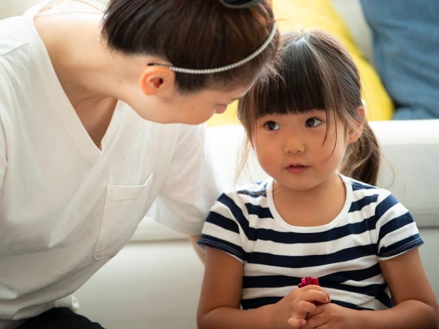 Trẻ nên được dạy cách mạnh dạn nói ra suy nghĩ, ý kiến của mình thay vì chỉ biết răm rắp nghe lời bố mẹ (Ảnh minh hoạ).