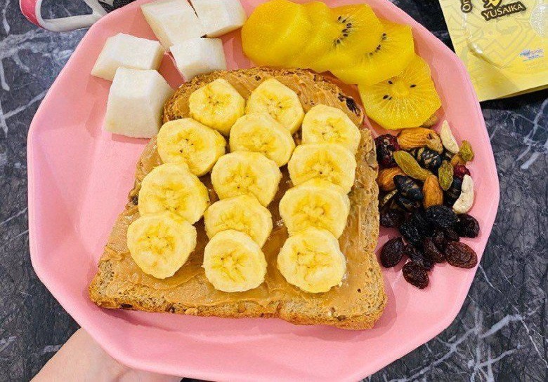 Một bữa sáng đầy đủ chất của bà mẹ này.