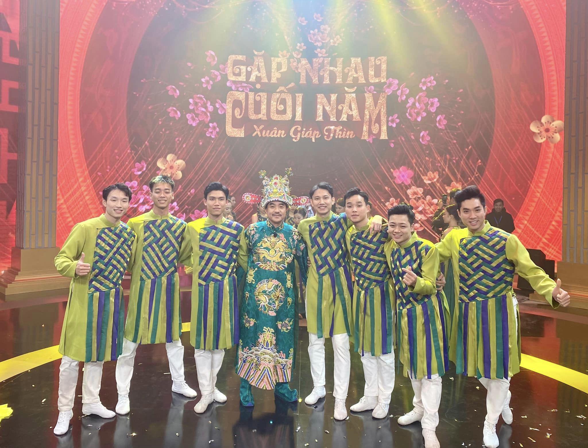 Không phải NSƯT Quang Thắng, Táo Kinh tế năm 2024 từng là tiếp viên hàng không: Nay làm bố đơn thân, sợ cảnh amp;#34;dì ghẻ con chồngamp;#34; - 2