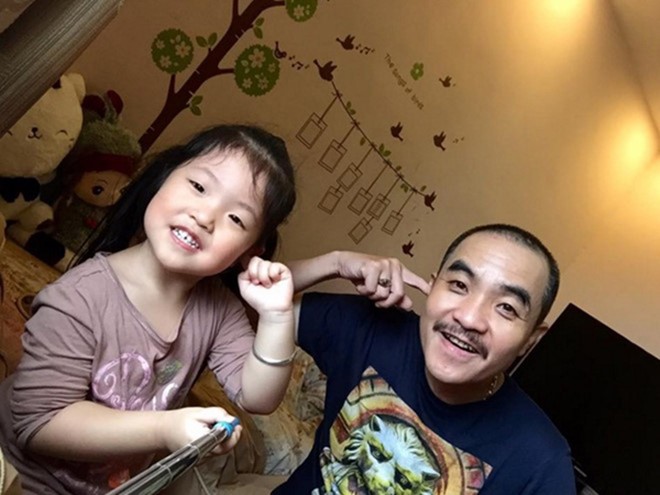 Quốc Quân gà trống nuôi con từ lúc con mới 2 tuổi.