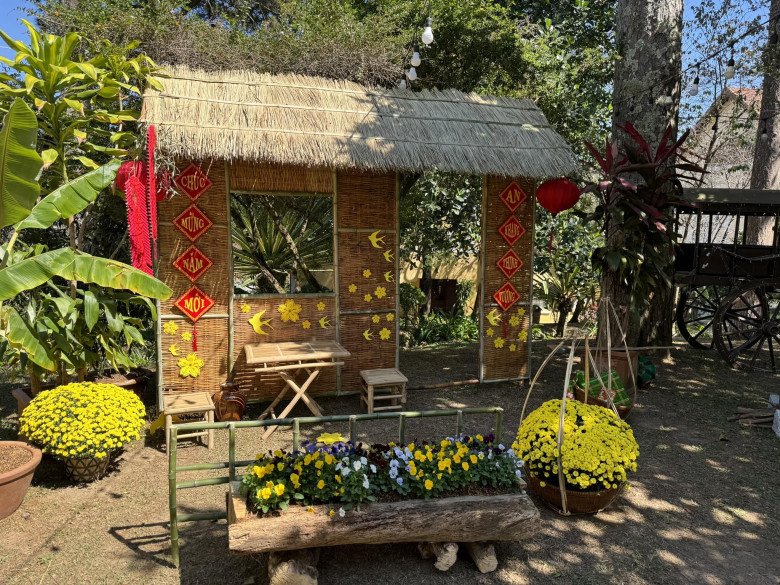 Chị đẹp Mỹ Linh đăng tải tâm sự những tản mạn ngày giáp Tết và tiết lộ năm nay con gái riêng của chồng là Anna và con rể về Việt Nam ăn Tết.