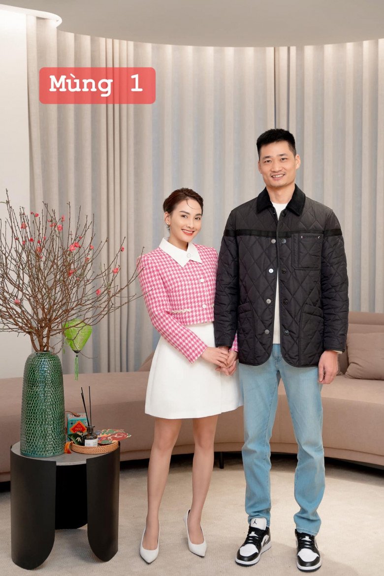 Người đẹp tuổi 34 vừa đăng tải loạt outfit lên đồ đi chơi Tết từ mùng 1 cho tới tận mùng 5.