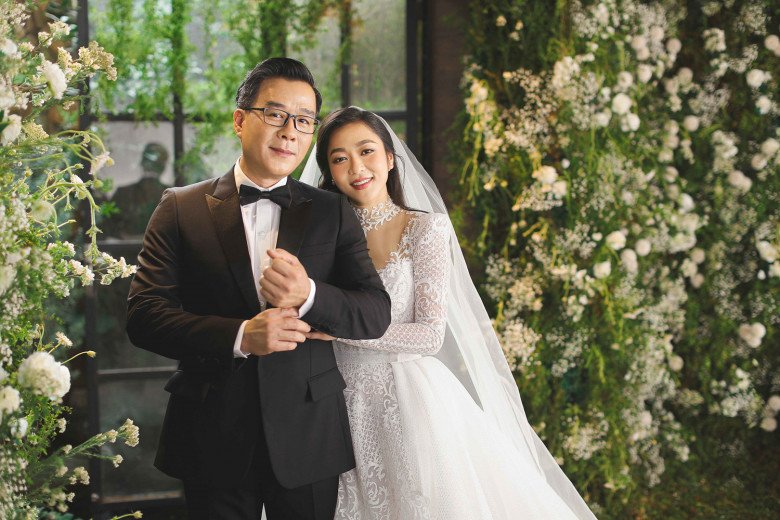  Hà Thanh Xuân cho biết cô và Vua cá Koi dù tổ chức lễ cưới hoành tráng, dọn về sống chung với nhau nhưng chưa đăng ký kết hôn. Do vậy, cả 2 trên thực tế chưa được công nhận là vợ chồng.