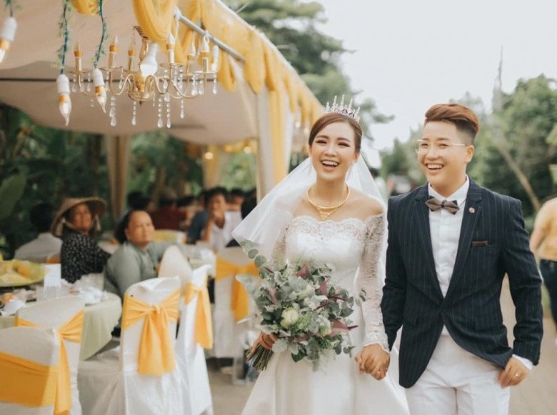 Sau khi ly hôn, Yun Bin chuyển về Biên Hòa, Đồng Nai sống, còn vợ cũ ca sĩ dọn ra ở nơi khác. Tú Tri cho biết họ chia tay trong hòa bình, vẫn đối xử với nhau như bạn bè, văn minh và tử tế khi nhắc đến người cũ. 