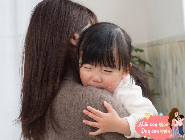Không thể phủ nhận rằng những đứa trẻ thường xuyên khóc thực sự có thể nhận được nhiều sự quan tâm hơn từ bố mẹ.