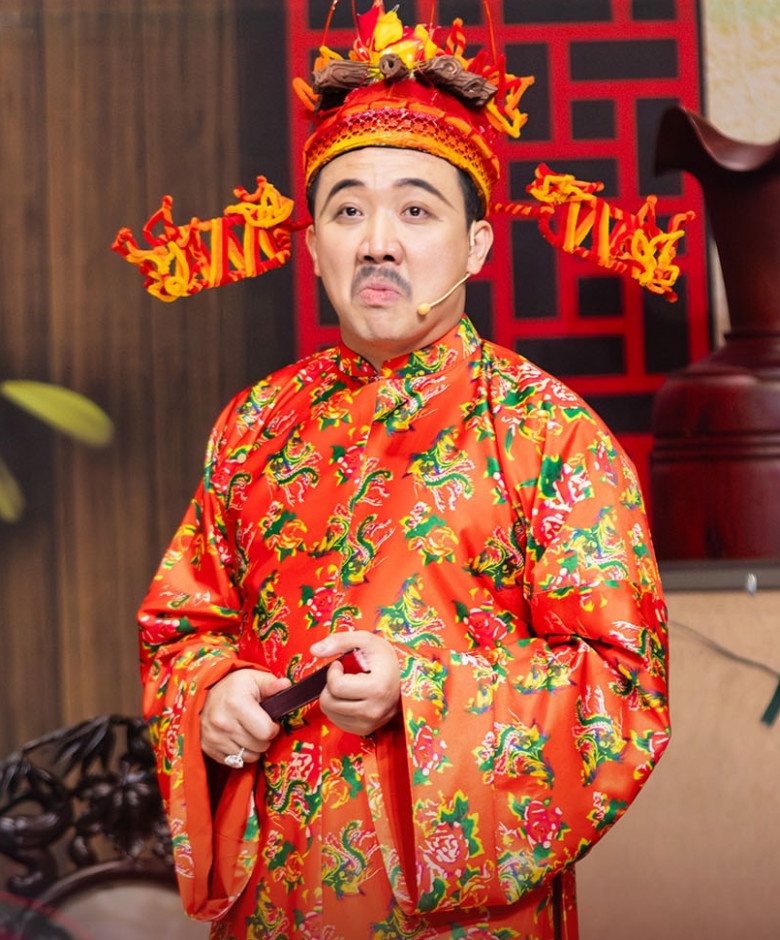 Trong tiết mục này, Trấn Thành đóng vai trò trưởng phòng, tung ra những tình huống, mảng miếng từ những ý tưởng có sẵn để thử thách tài ứng biến của HIEUTHUHAI, đồng thời tung hứng cùng nam rapper để tạo ra những pha hài hước trên sân khấu.