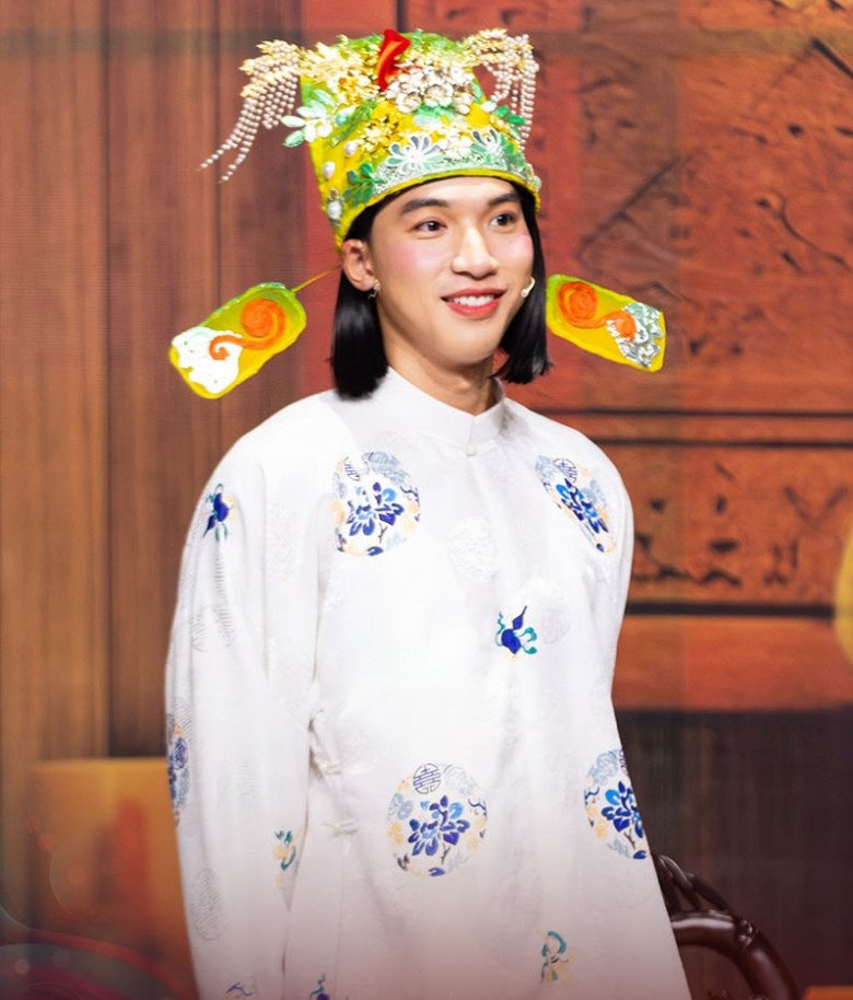 Tiết lộ về vai diễn của mình trong tiết mục hài kịch tại chương trình, HIEUTHUHAI không giấu được hồi hộp: “Mình cũng chưa biết vai diễn của mình sẽ là gì đây! Thứ duy nhất biết là bộ trang phục áo dài được cung cấp trước khi lên sân khấu. Có vẻ đây là một vở hài kịch cổ trang.