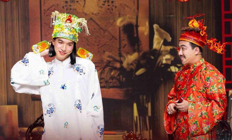 Việc HIEUTHUHAI thử tài diễn xuất và ứng biến trong tiết mục hài kịch lần này khẳng định sự đa năng của nam rapper khi anh đảm nhận đến 3 vai trò: Đồng hành cùng Trấn Thành dẫn dắt chương trình, mang các bản hit lên sân khấu trình diễn và thử sức diễn xuất ứng biến với hài tình huống.