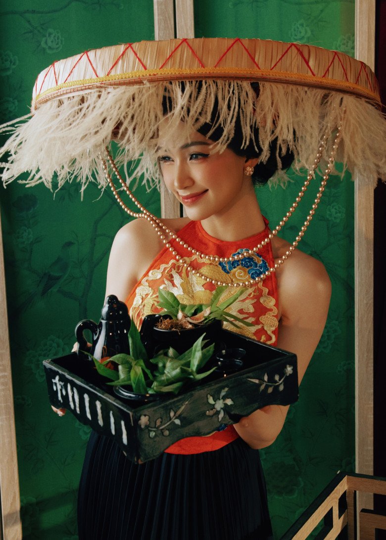 Hoà Minzy chia sẻ đợt Tết năm nay trùng với dịp lễ Tình nhân, là đợt mọi người cầu duyên cho năm mới. Qua ca khúc này, Hoà Minzy mong muốn mọi người kĩ tính lựa chọn đúng tình yêu để có hạnh phúc trọn vẹn. 