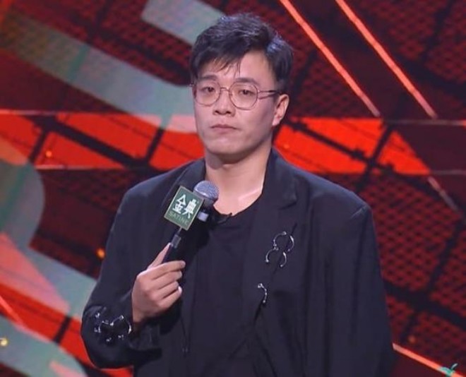 Ngôi sao 24/7: Đang yên đang lành, quý tử nhà Trương Bá Chi dính tin amp;#34;dao kéoamp;#34; để giống bố - 4