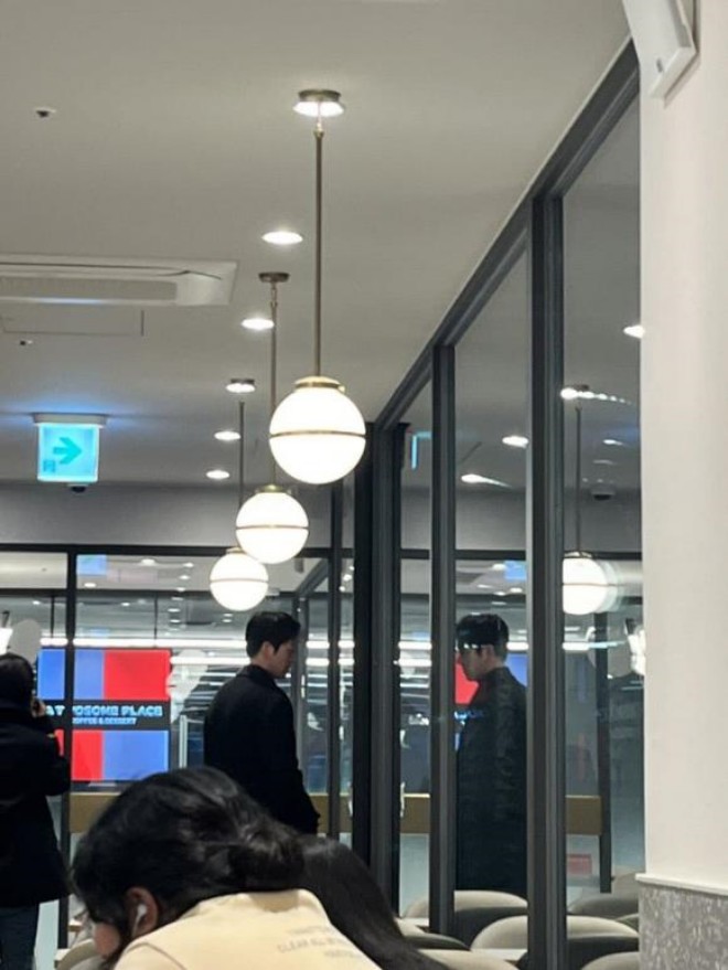 Ngôi sao 24/7: Đang yên đang lành, quý tử nhà Trương Bá Chi dính tin amp;#34;dao kéoamp;#34; để giống bố - 6