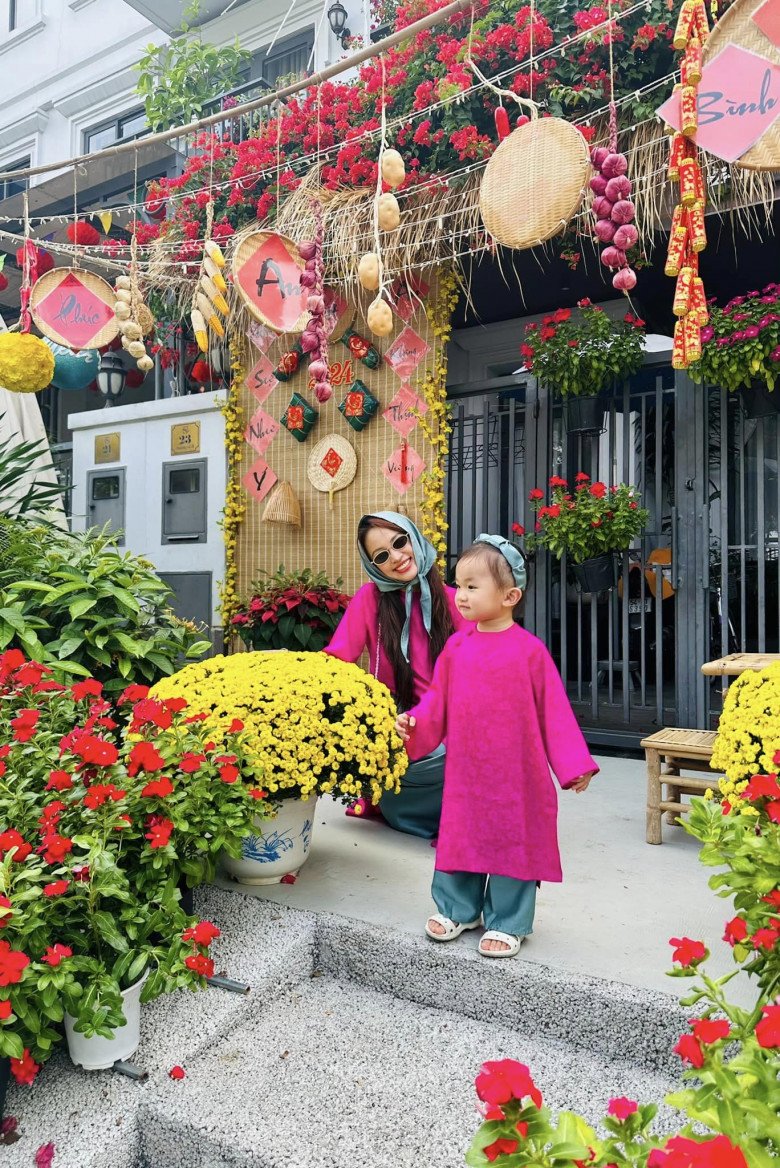 Vợ chồng nữ MC thường xuyên tổ chức hoạt động để các con gắn kết tình cảm.