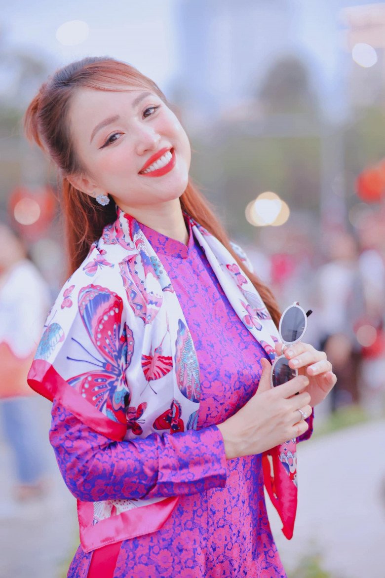 Vân Hugo thoải mái nói về quan điểm nuôi con chung, con riêng.