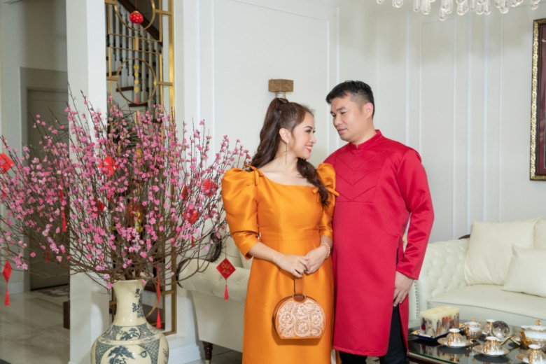 Vợ chồng Vân Hugo đón Tết đầu tiên sau hôn lễ cổ tích.