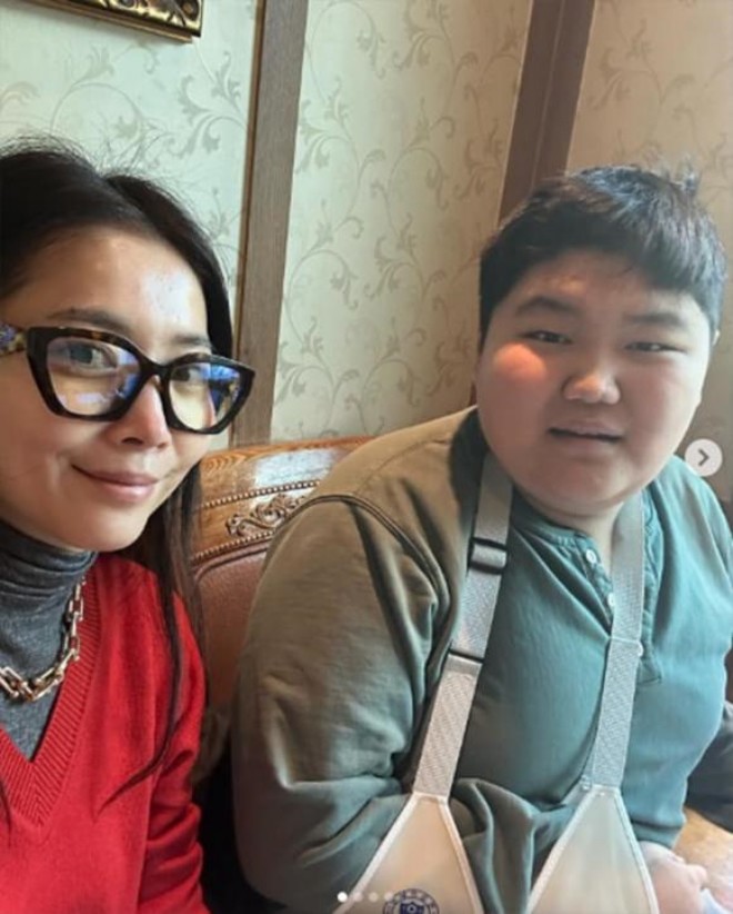 Oh Yoon Ah vui vẻ vì con trai có thể hòa nhập hơn trước kia.