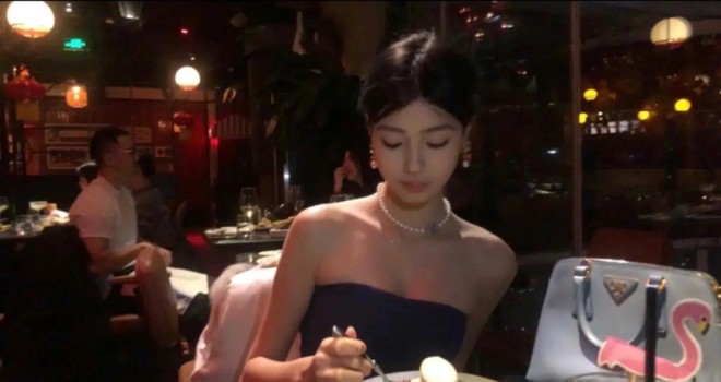 Cô bé rất tự tin với phong cách mới.