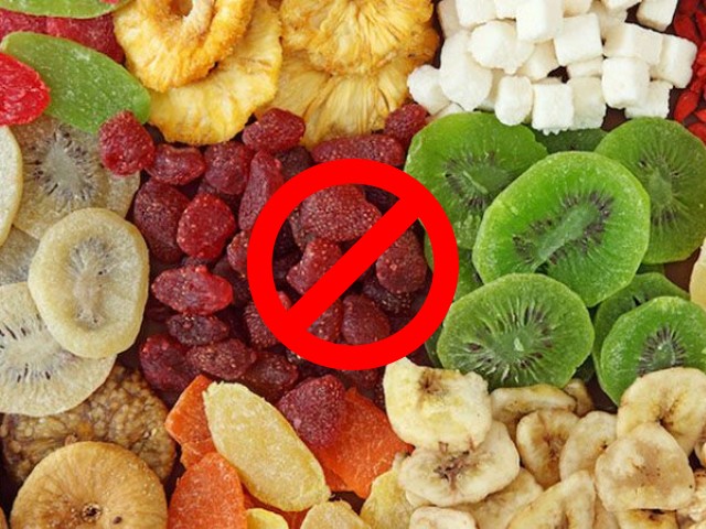 Thay vì ăn các loại hạt sấy, bánh kẹo, mứt Tết, bạn có thể chuẩn bị những món ăn vặt lành mạnh như trái cây tươi, sữa chua, rau củ quả luộc,...